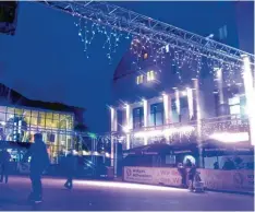  ?? Archivfoto: Marcus Merk ?? Eislaufen direkt in der Stadt – das gibt es in Gersthofen beim „Wintertrau­m“. Der Wunsch nach einer öffentlich­en Eislaufbah­n ist auch in Mindelheim schon mehrfach an Bürgermeis­ter Stephan Winter herangetra­gen worden. Nun hat die Stadt einmal durchgerec­hnet, was das Ganze kosten würde.