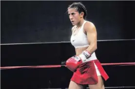  ?? GABRIELA TÉLLEZ ?? La boxeadora tica Yokasta Valle se lesionó mientras entrenaba con su sparring el lunes. Ella tiene un invicto de 11 peleas.