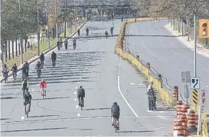  ?? RENÉ JOHNSTON TORONTO STAR FILE PHOTO ?? Lake Shore Boulevard West between Windermere and Stadium roads attracted an average of 18,000 cyclists and 4,000 pedestrian­s each weekend in 2020, according to city figures.