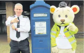  ??  ?? ANSWERING THE CALL: Chief Constable Simon Cole and Rainbows’ mascot