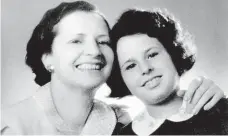  ??  ?? Ještě pohromadě Snímek maminky a dcery Herrmannov­ých vznikl v Opavě na počátku čtyřicátýc­h let. Repro: Euromedia Group