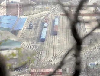  ?? The Yomiuri Shimbun ?? Cargo trains are seen at Dandong train station in China’s Liaoning Province on April 15.