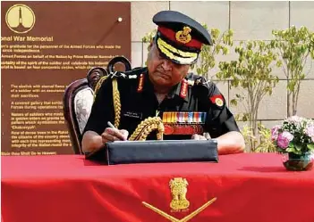  ?? PHOTOGRAPH: adgpi / Twitter ?? On taking over as the Chief of the Army Staff, General Manoj Pande laid a wreath at the National War Memorial & paid tributes to the Braveheart­s