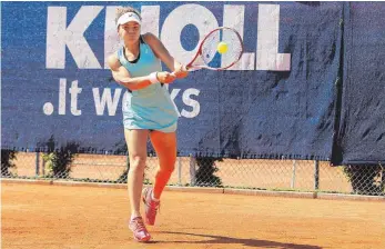  ?? FOTO: KARL-HEINZ BODON ?? Jasmine Paolini unterliegt im Finale der Knoll Open im vergangene­n Jahr ziemlich göatt der Hamburgeri­n Tamara Korpatsch.