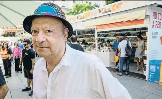  ?? MANÉ ESPINOSA ?? Jaume Sisa presentó sus libros galácticos ayer en la Setmana del Llibre en Català