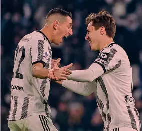  ?? LAPRESSE ?? Il Fideo e Fede
Angel Di Maria, 35 anni, con Federico Chiesa, 25