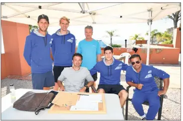  ?? (Photos DR) ?? Plusieurs membres du staff autour de Christophe Chevalier, le directeur sportif du Tennis Club Cap-d’Ail.