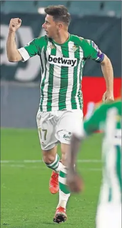  ??  ?? Joaquín celebra un gol en un partido con el Betis.