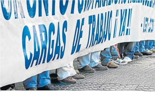  ?? JULIO GONZÁLEZ ?? Las protestas reclamando al Gobierno de turno carga de trabajo en los astilleros es una imagen muy habitual en la Bahía de Cádiz.