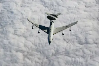  ?? (© US Air Force) ?? Comme durant «Desert Storm» et «Deny Flight», l’e-3 Sentry a joué un rôle de premier plan dans la détection aérienne avancée et la coordinati­on des opérations aériennes.