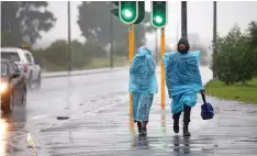  ?? AYANDA NDAMANE African News Agency (ANA) ?? MFULENI residents walk along flooded Hindle Road. |