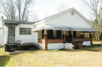  ?? JAY REEVES/AP ?? The house where Martin Luther King Jr. and Coretta Scott were married in 1953 near Marion, Alabama, is not open to visitors and doesn’t have a sign or historical marker.