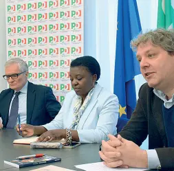  ??  ?? In sede Da sinistra Michele Nicoletti, Cécile Kyenge e Mattia Civico (Rensi)