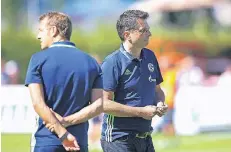  ?? FOTO: FIRO ?? Nicht in der gleichen Richtung unterwegs: Schalkes Trainer Markus Weinzierl (links) und Sportvorst­and Christian Heidel.