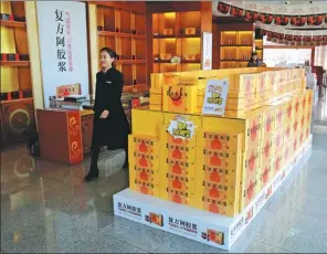  ??  ?? Cartons of ejiao are stacked at a TCM retail outlet.