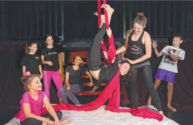  ?? Picture: ANNA ROGERS ?? HANGING AROUND: Grace Blakeney, 9, Mikaela Archer, 12, Brooke Archer-Evans, Aine Sommers, 15, Matisse Bayldon, 12, Emilia Simpson, 16, Julia Popham from Aerial dynamics and Jai Mason 11, during the silks training at the Cairns Dinner Theatre Youth...