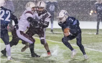  ?? CITIZEN PHOTO BY JAMES DOYLE ?? College Heights Cougars player Jerome Erickson tries to run the ball down field against a pair of Clarence Fulton Maroons defenders on Saturday evening at Masich Place Stadium.