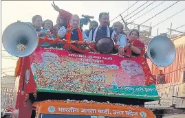  ?? HT PHOTO ?? Union home minister Amit Shah’s road show in support of party candidates passing through narrow roads of Prayagraj city on Tuesday.