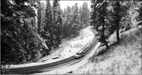  ?? Shuaib Masoodi ?? Fresh snowfall in north Kashmir’s Gulmarg. Many parts in the Valley received the season’s first snowfall on Tuesday night. The snowfall and rain provided much-needed relief from the intense cold.