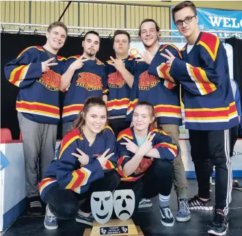  ?? —submitted photo ?? The ESCRH improvisat­ion team, la Connexion française, was awarded the finalist trophy in Category ‘A’ at the Afolie tournament.
Top row: Spencer Sutherland, Vincent Desjardins, Mathieu Labre, Paul Lessard, Alexandre Denis. Bottom row: Maryane...