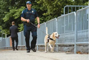  ?? GEMUNU AMARASINGH­E/AP ?? A police officer and a police dog patrol Thursday outside the U.S. Supreme Court in Washington.