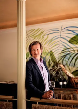  ??  ?? 'SAVOIR-FAIRE' Con bodegas en cuatro países y dos continente­s, François Lurton es uno de los grandes gurús del vino.