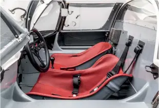  ??  ?? Below We’re guessing this wasn’t the 910 Porsche ‘Comfort’ package