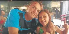  ??  ?? LOS OTROS. Laura, de 9 años, estuvo en un video de campaña con su padre. Renán, de 19, en un acto.