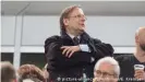  ??  ?? DFB-Vize Rainer Koch springt ein - mit Peter Peters