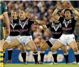  ?? PHOTOSPORT ?? David Kidwell, left, and Ruben Wiki lead a Kiwis haka in a TriNations rugby league test against Australia in Melbourne in 2006.