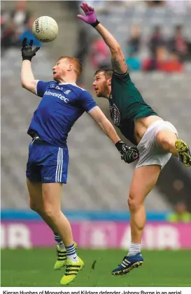  ?? PIARAS Ó MÍDHEACH / SPORTSFILE ?? Kieran Hughes of Monaghan and Kildare defender Johnny Byrne in an aerial duel for possession during yesterday’s clash