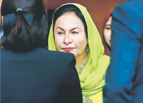  ??  ?? Rosmah arrives at the Malaysian Anti-Corruption Commission (MACC) in Putrajaya. — AFP photo