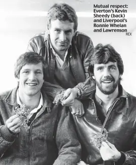  ??  ?? Mutual respect: Everton’s Kevin Sheedy (back) and Liverpool’s Ronnie Whelan and Lawrenson