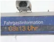  ?? FOTO: DB AG ?? Über eine solche Anzeigetaf­el hat die Bahn AG beim Aeschacher Bahnhalt über den Zugausfall informiert.