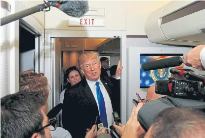  ?? Jonathan ernst/reuters ?? Trump, ayer, a bordo del Air Force One, luego de partir de Manila