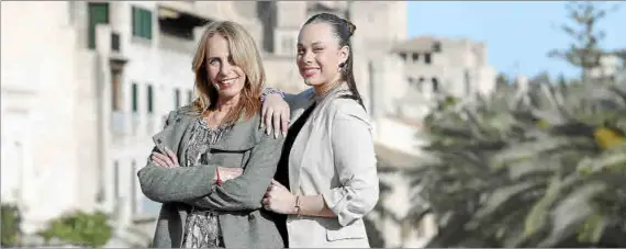  ?? ?? Graciela La Rosa y Gabriella Giacomelli relatan cómo es participar en un concurso de belleza, una experienci­a que viven con 44 años de diferencia.