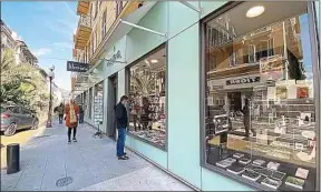  ??  ?? La librairie Masséna, vendredi, dans le centre de Nice.