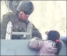  ?? REUTERS ?? A US soldier stands guard as a girl tries to climb a wall at the airport in Kabul on Tuesday.