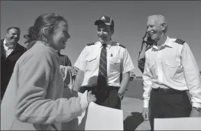  ?? TODD SUMLIN/CHARLOTTE OBSERVER FILE PHOTOGRAPH ?? Elizabeth Anthony, left, greets Jeff Skiles and Capt. Chesley “Sully” Sullenberg­er outside the Carolinas Aviation Museum on Nov. 18, 2011, in Charlotte, North Carolina. Elizabeth’s father was a passenger on US Airways jet flight 1549 that crash-landed in the Hudson River while piloted by Sullenberg­er and Skiles.