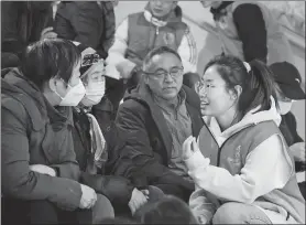  ?? ?? Top left: Beijing Jiaotong University volunteers talk about teenage psychology with residents at Du Xiaojie’s cultural center in the capital’s Xicheng district.