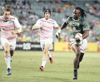  ??  ?? OUTPACED: South Africa’s Seabelo Senatla has repeatedly proven himself a major Sevens star but has yet to translate his raw pace and talent to the XVs game.