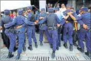  ?? REUTERS FILE ?? Maldivian Police push back opposition supporters