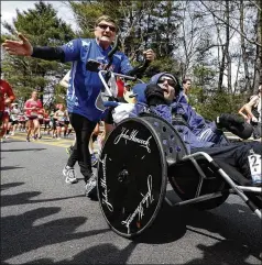  ?? MICHAEL DWYER/ AP 2013 ?? Dick Hoyt ( left), who became known internatio­nally for pushing his wheelchair- bound son, Rick, along the Boston Marathon course each year, has died at age 80, the Boston Athletic Associatio­n announced Wednesday.