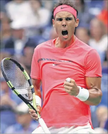  ??  ?? ALIVIADO. Rafa Nadal celebró con rabia su triunfo contra el correoso Dusan Lajovic.