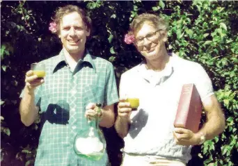  ??  ?? Gli psicologi Amos Tversky (a sinistra) e Daniel Kahneman negli anni Settanta. Courtesy di Barbara Tversky
