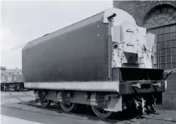  ?? NRM/SSPL NRM/GETTY ?? An original streamline­r tender awaits painting at Crewe. Note the D-shaped plates masking the holes in the tender frames.
The curved wing plating and Midland Railway design beading is offered up to the tender angle irons by Bob Meanley and Dean Morris.