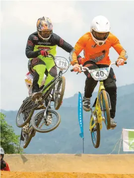  ?? FOTO ?? Envigado fue la sede de la válida final. También recibieron la Copa: Girardota, Bello y la pista de Belén.