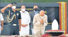  ?? ANI ?? ■
President Ram Nath Kovind pays tributes to Atal Bihari Vajpayee on his death anniversar­y at ‘Sadaiv Atal’ - the memorial of the former Prime Minister in New Delhi on Sunday.