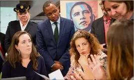  ?? (Photo AFP) ?? Le ministre de l’Éducation nationale Pap Ndiaye, hier à Vanves (Hauts-de-Seine), pendant un atelier de formation de professeur­s contractue­ls.