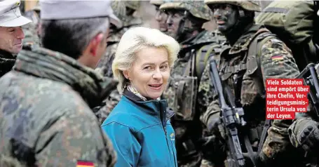  ??  ?? Viele Soldaten sind empört über ihre Chefin, Verteidigu­ngsministe­rin Ursula von der Leyen.